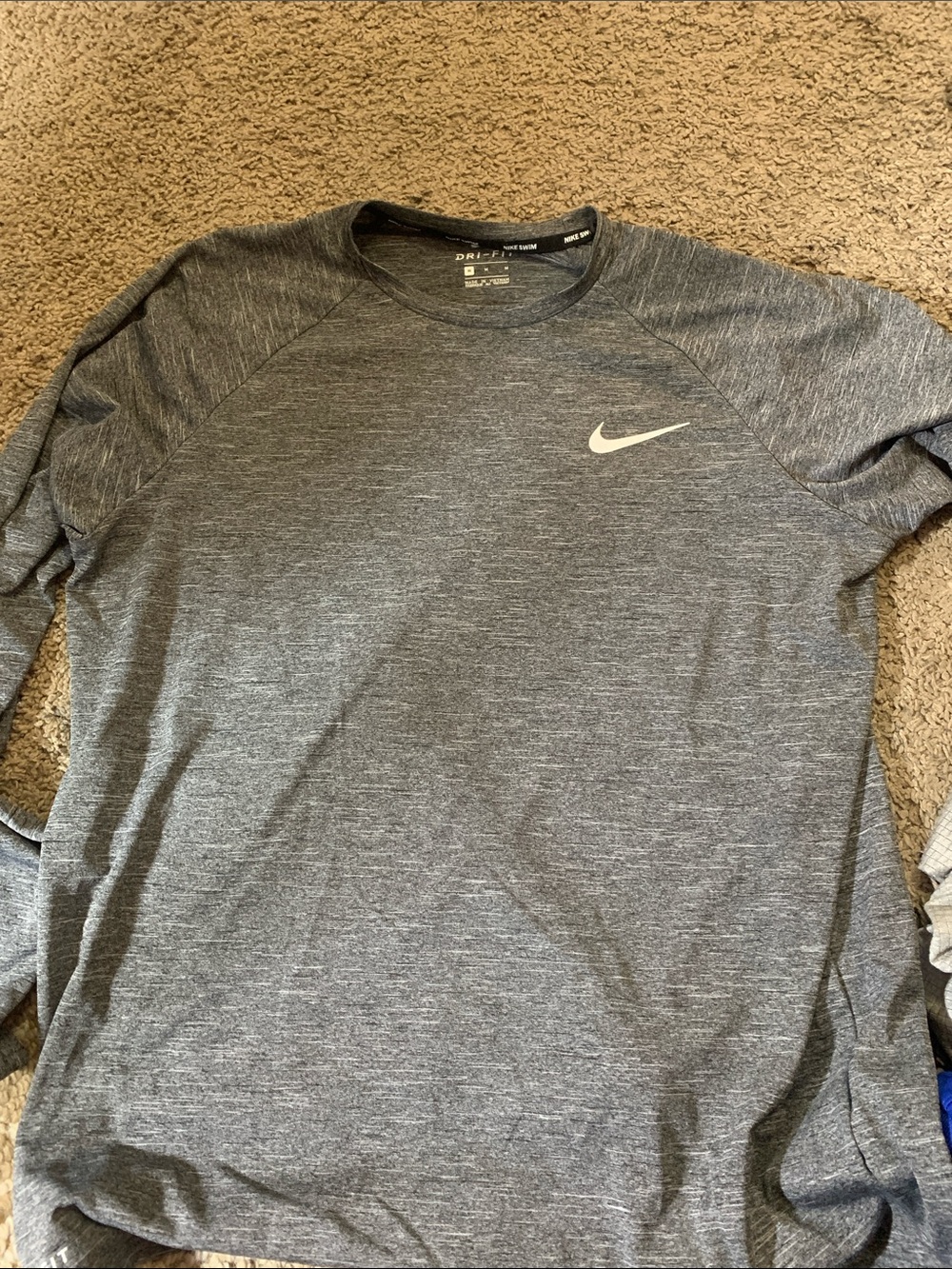 Nike Men’s Heather Gray Long-Sleeve Performance Shirt
